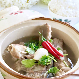 Bak Kut Teh (Pork Rib Tea Soup): This clear peppery soup with fall-off-the-bone-tender pork ribs goes best with a bowl of steaming white jasmine rice, fried dough fritters (you tiao) and chilli soy sauce dipping sauce. So yummy!