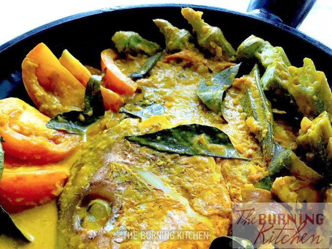 Curry Fish Head: This iconic Singaporean & Malaysian favourite combines the rich spices of South Indian cuisine, the tangy flavour of tamarind and the creamy goodness of coconut milk with deliciously tender fish head, a delicacy among the Chinese.