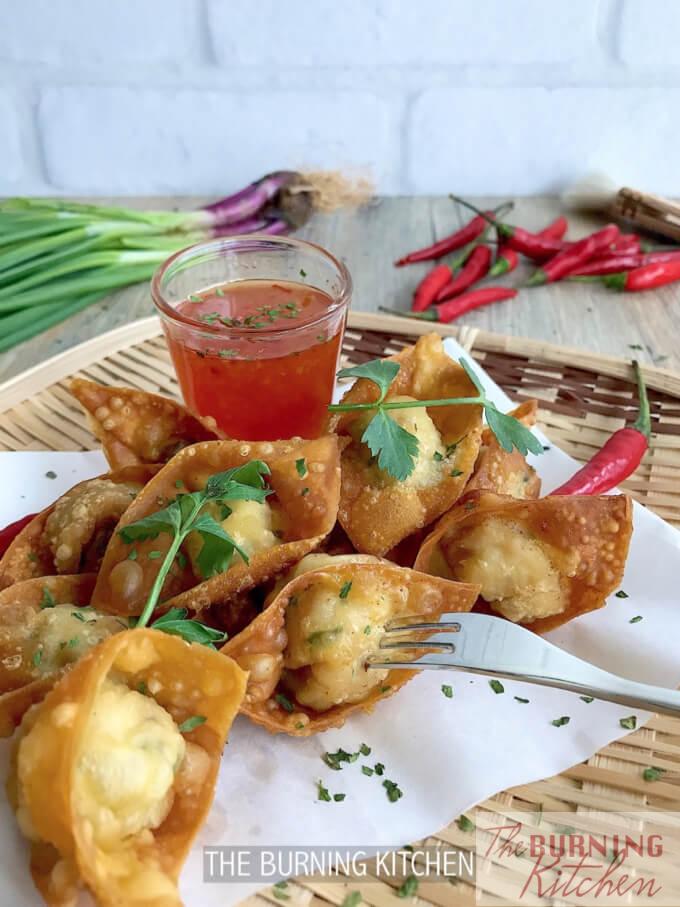 Crispy Wonton with Thai Sweet Chilli Sauce: Dig into this decadent golden crispy treat served with Thai Sweet Chilli Sauce for that burst of juicy, crispy, sweet and savoury flavours with each bite! Serve with Hong Kong noodles or simply on its own!