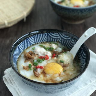 Pork Meatball Congee With Scallops: Don't you simply love the thick, creamy consistency of the congee served at top-notch Cantonese restaurants? Today I will teach you how to make this sweet and flavourful pork meatball congee at home, without the hours of simmering / slow cooking typically needed to achieve such a texture.