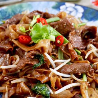 Dry-Fried Beef Hor Fun （干炒牛河) Recipe - Step by step photos and recipe video tutorial by The Burning Kitchen