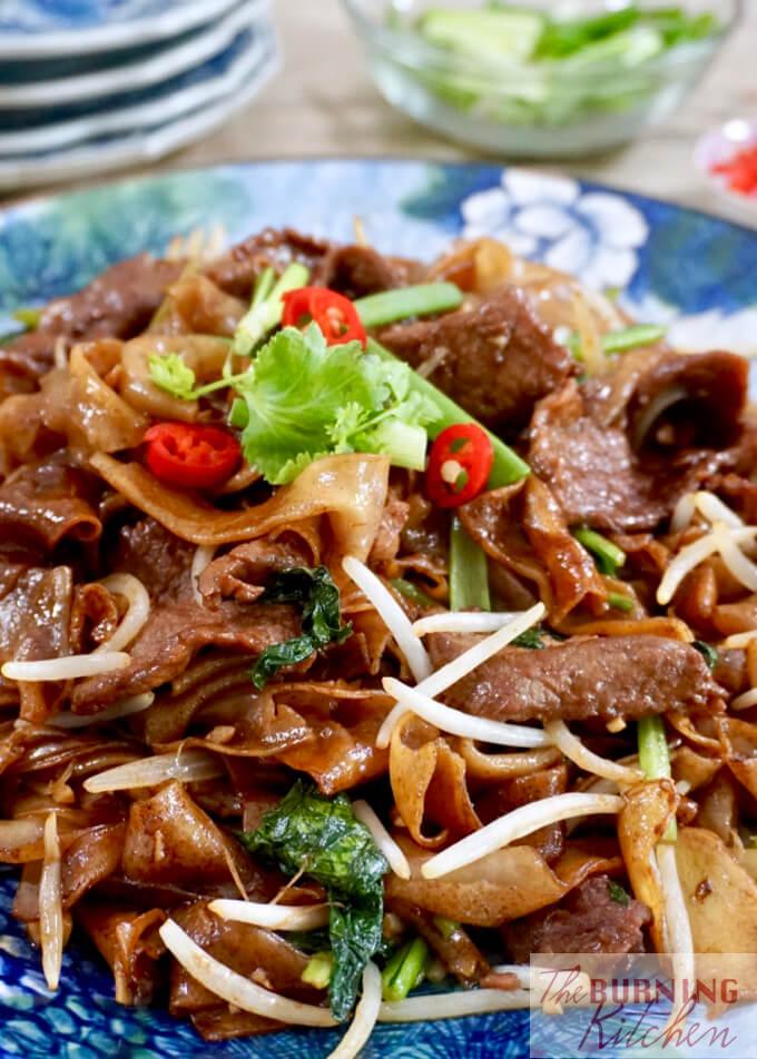 Dry-Fried Beef Hor Fun （干炒牛河) Recipe - Step by step photos and recipe video tutorial by The Burning Kitchen